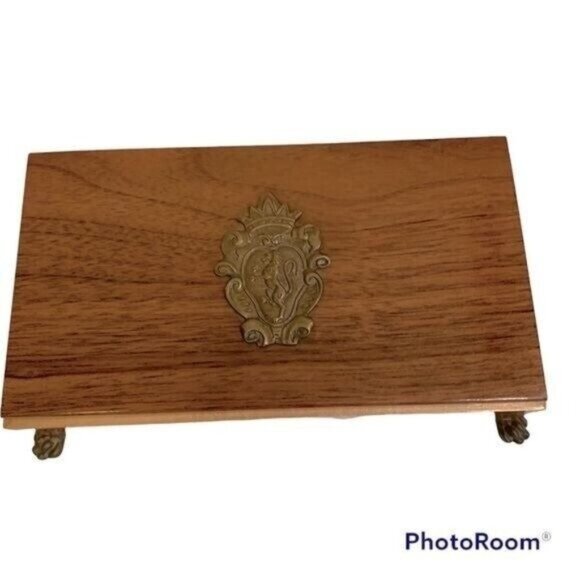 Vintage Hickory Manor House Lion Shield Wooden Jewelry Trinket Box